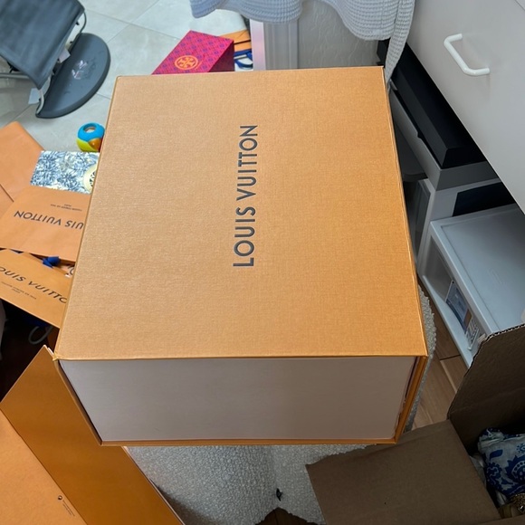 Louis Vuitton Accessories - Louis Vuitton gift box